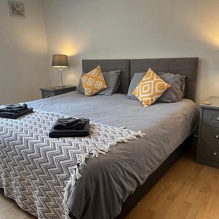 Spacious Ground Floor Suite Comfortably Sleeps Up To Eight Halifax Extérieur photo