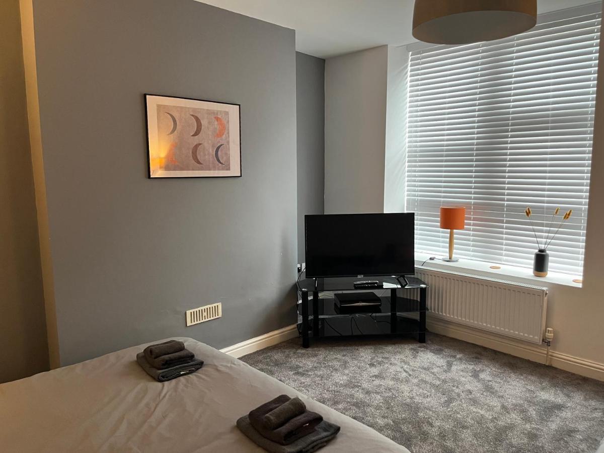 Spacious Ground Floor Suite Comfortably Sleeps Up To Eight Halifax Extérieur photo