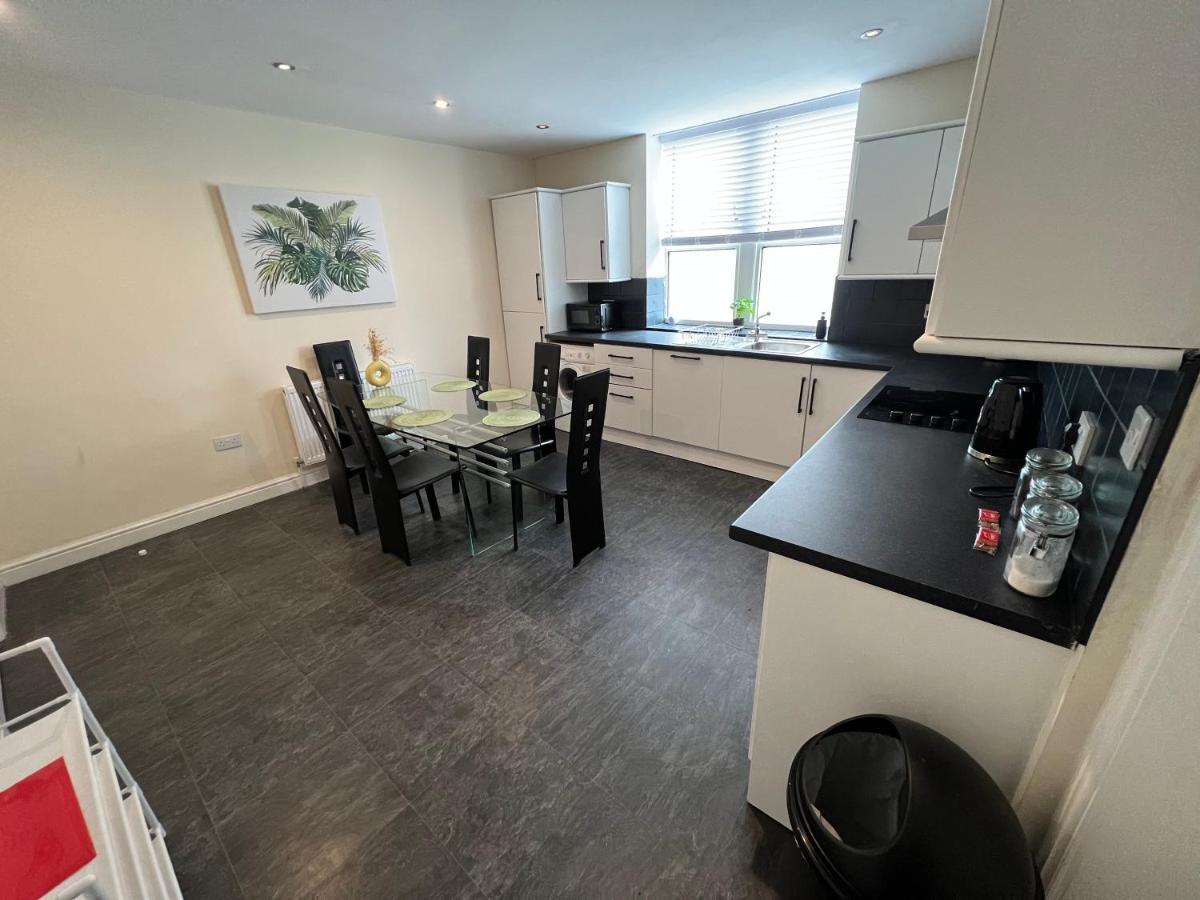 Spacious Ground Floor Suite Comfortably Sleeps Up To Eight Halifax Extérieur photo