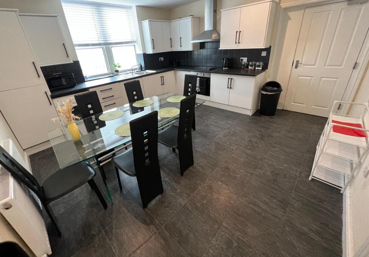 Spacious Ground Floor Suite Comfortably Sleeps Up To Eight Halifax Extérieur photo