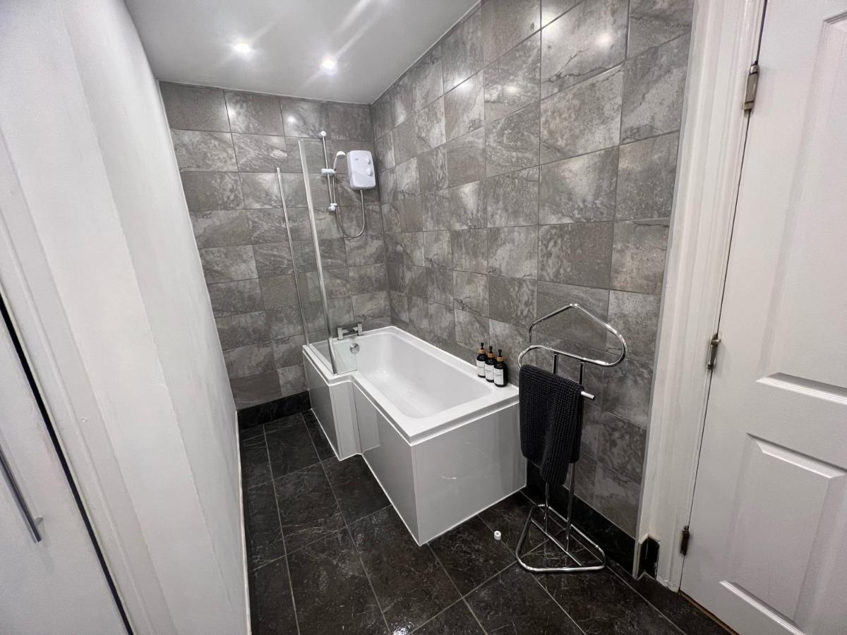 Spacious Ground Floor Suite Comfortably Sleeps Up To Eight Halifax Extérieur photo