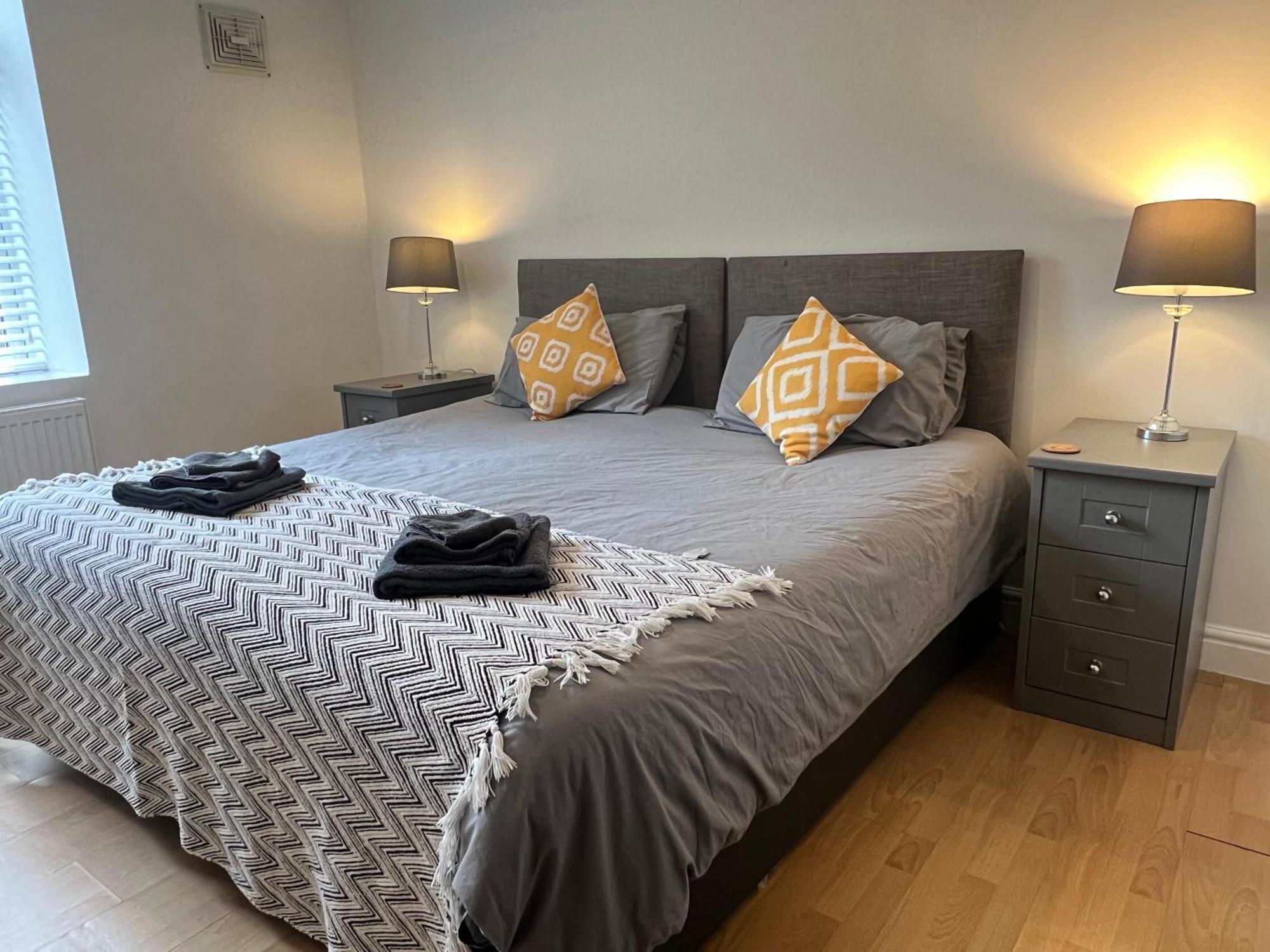 Spacious Ground Floor Suite Comfortably Sleeps Up To Eight Halifax Extérieur photo